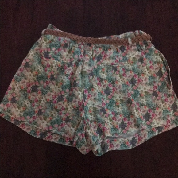 💞NWT MNG Floral Shorts w Pockets - Picture 3 of 3